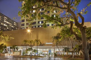 Holiday Inn Express Waikiki Exterior